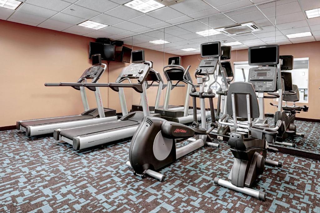 Fitness centrum a/nebo fitness zařízení v ubytování Fairfield Inn & Suites by Marriott Edison - South Plainfield