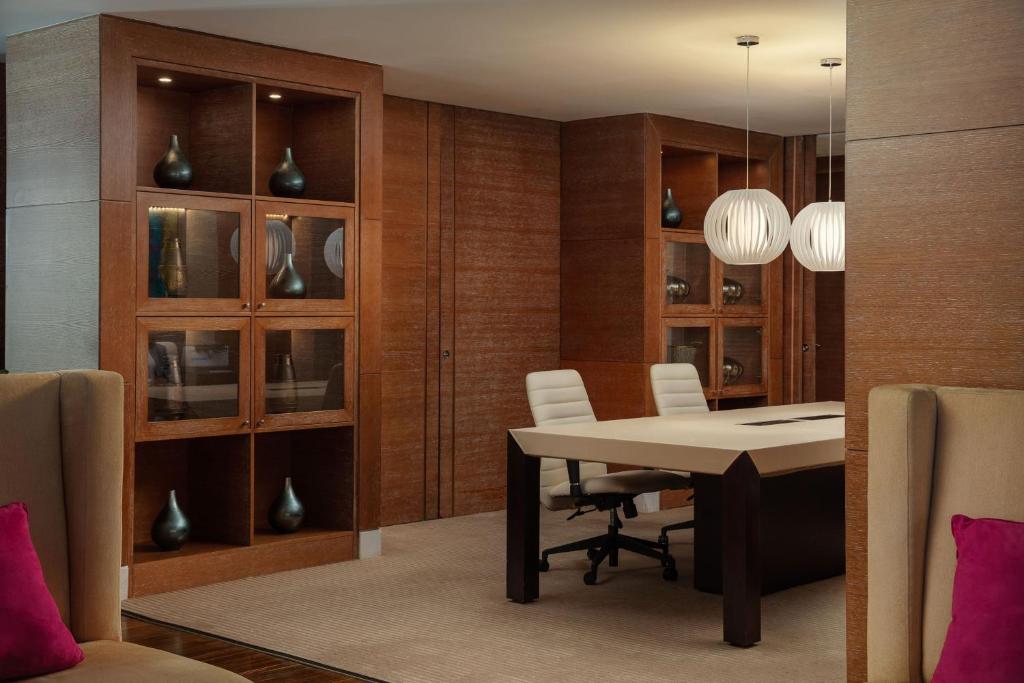 Posezení v ubytování JW Marriott Absheron Baku Hotel