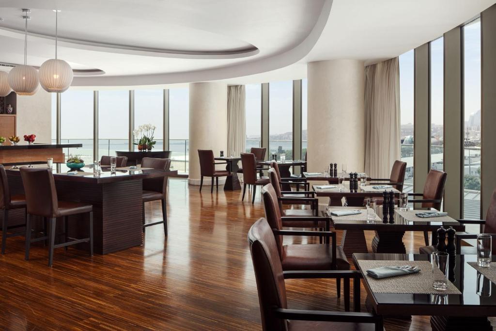 Restaurace v ubytování JW Marriott Absheron Baku Hotel