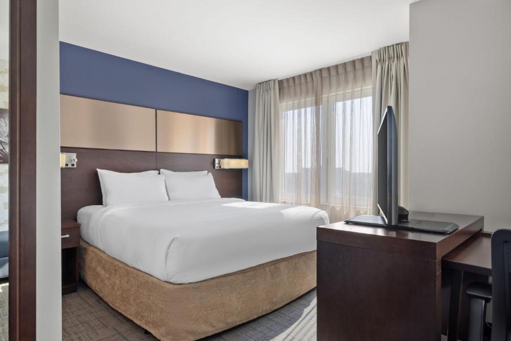 Residence Inn by Marriott The Bronx at Metro Center Atrium photo
