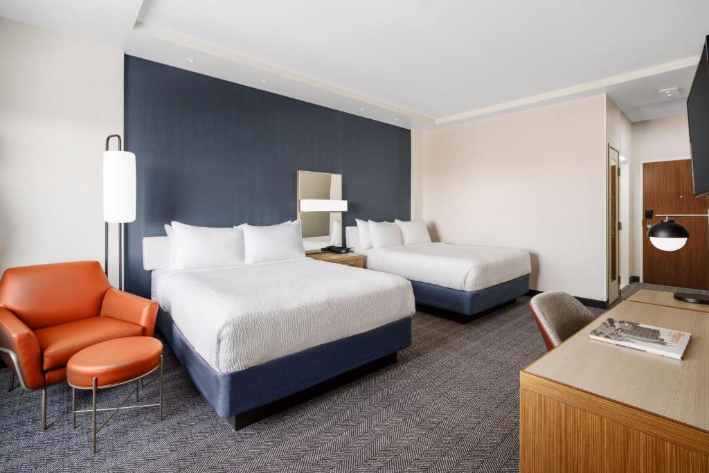 Postel nebo postele na pokoji v ubytování Courtyard by Marriott Phoenix Mesa Gateway Airport