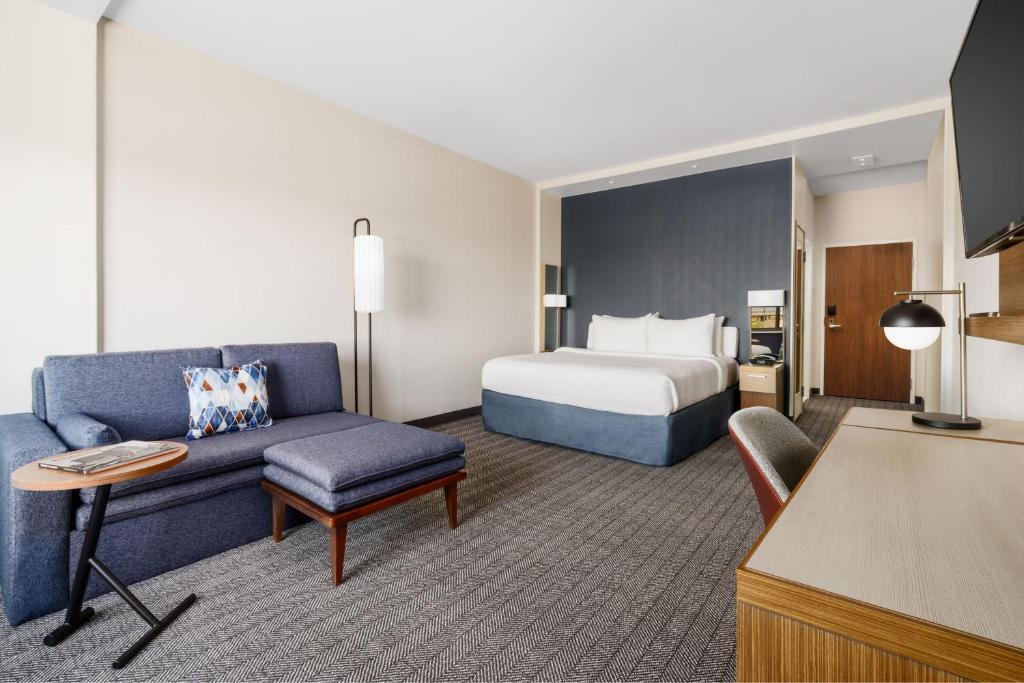 Postel nebo postele na pokoji v ubytování Courtyard by Marriott Phoenix Mesa Gateway Airport