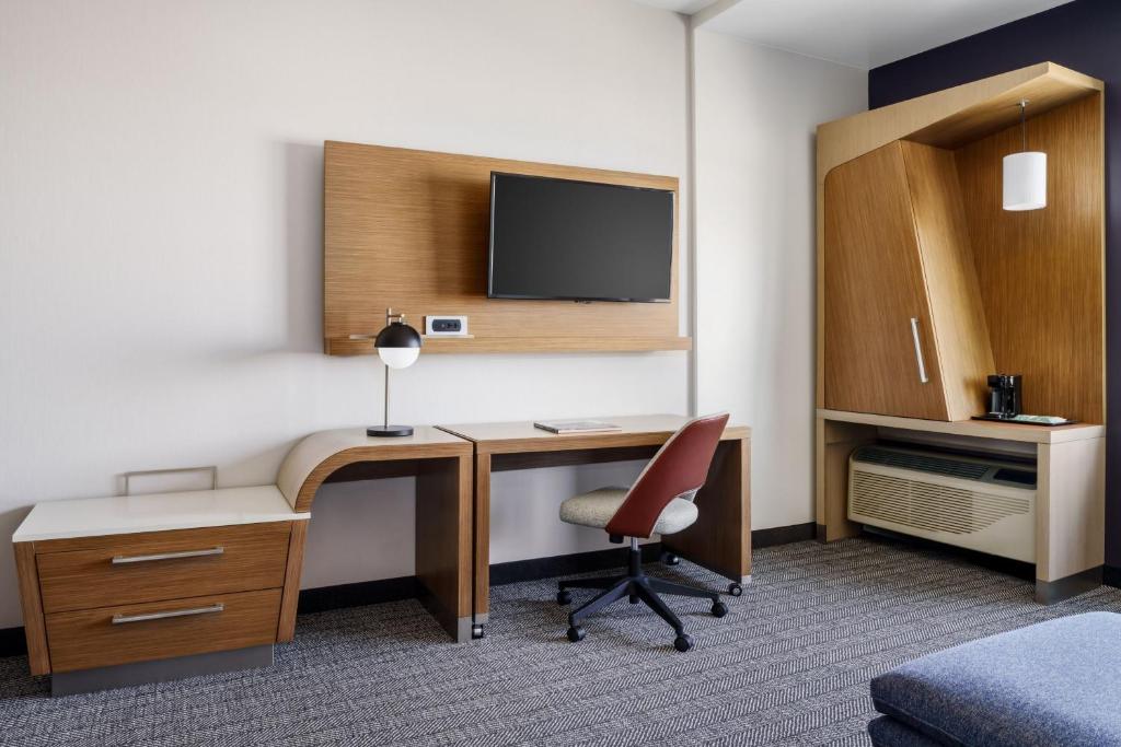 TV a/nebo společenská místnost v ubytování Courtyard by Marriott Phoenix Mesa Gateway Airport