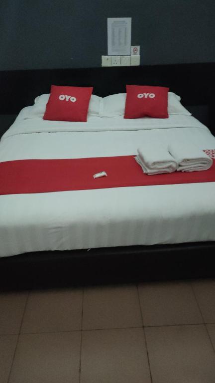 Postel nebo postele na pokoji v ubytování Dung Fang Hotel No 1 Sibu