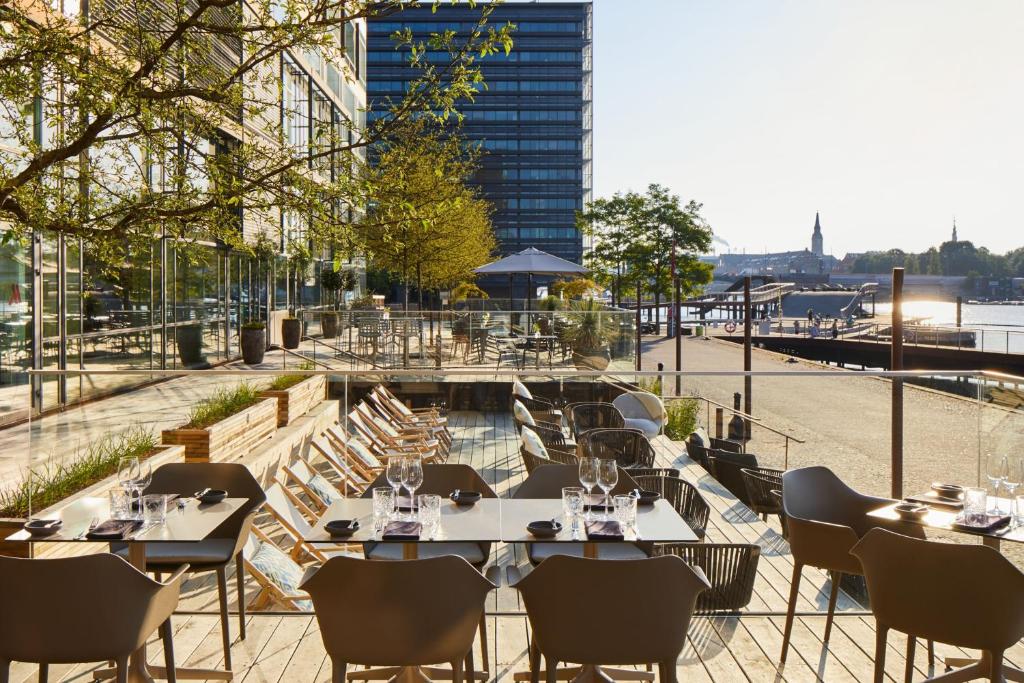 Výhled na řeku, která protéká v blízkosti hotelu