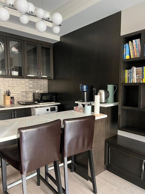 Kuchyň nebo kuchyňský kout v ubytování Private Rooms in Vancouver West