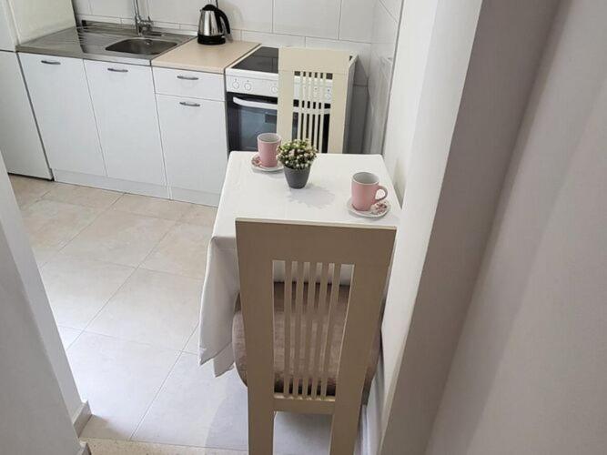 Apartment Dora - Studio Apartment with Terrace