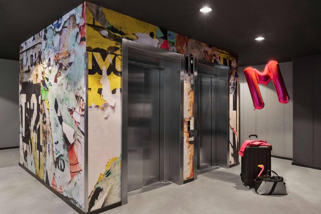 Moxy Hamburg Altona - Resim 20