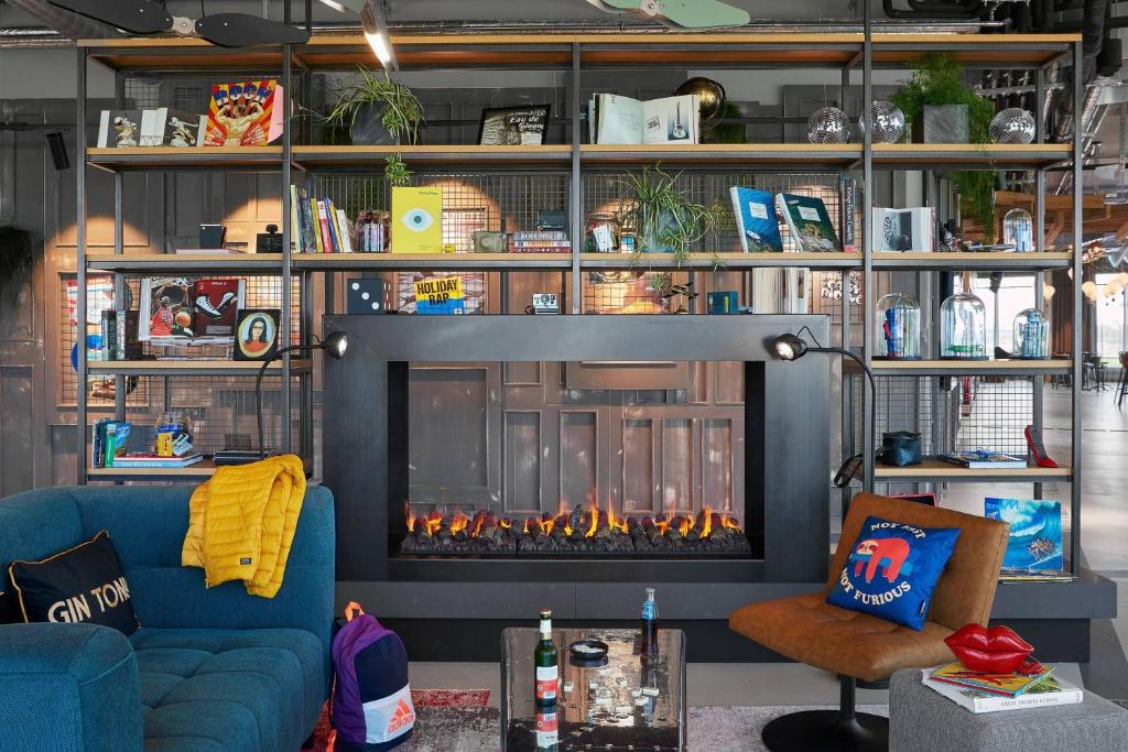 Moxy Cologne Bonn Airport - Resim 15