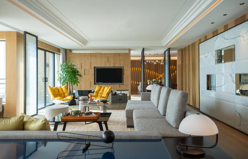 TV a/nebo společenská místnost v ubytování Renaissance Xiamen Hotel