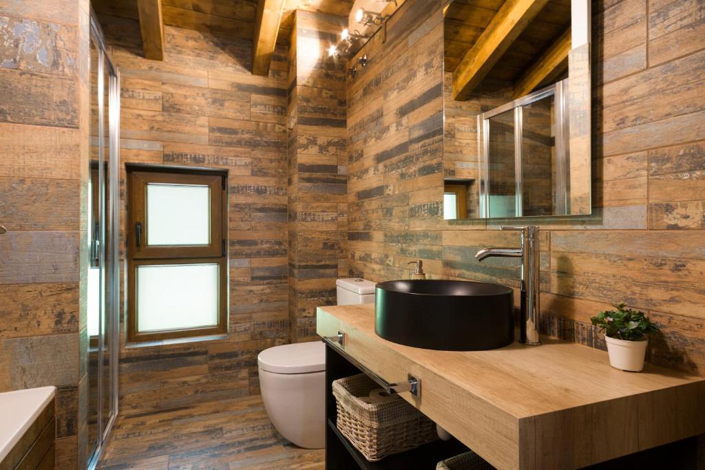 A bathroom at Casa Forelsa LUJO EN LA MONTAÑA