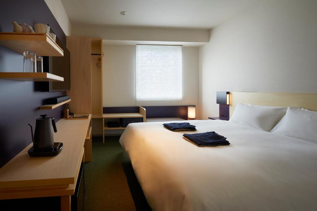 Postel nebo postele na pokoji v ubytování HOTEL AMANEK Kanazawa