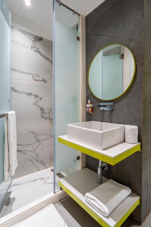 Koupelna v ubytování Hotel Le Roi Express Karol Bagh