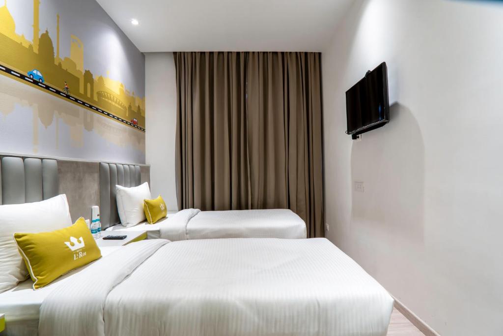 Postel nebo postele na pokoji v ubytování Hotel Le Roi Express Karol Bagh