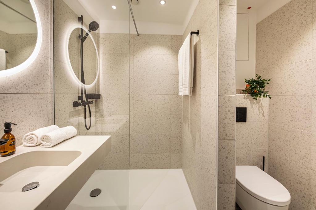 LOGINN Hotel Köln Airport - Resim 32