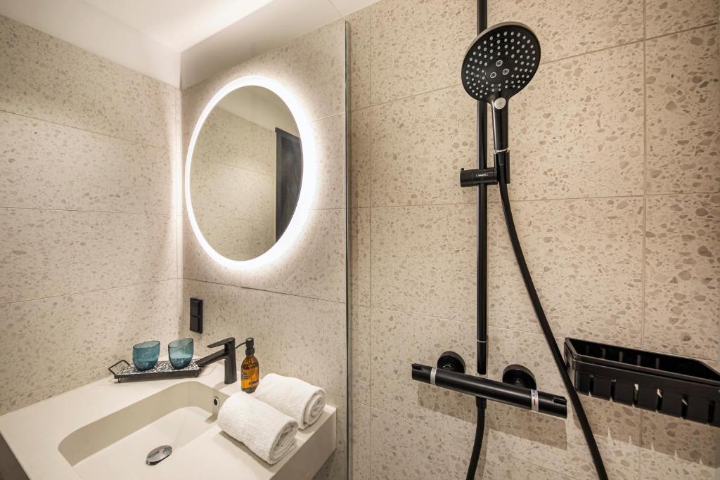 LOGINN Hotel Köln Airport - Resim 28