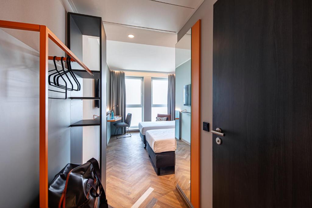 LOGINN Hotel Köln Airport - Resim 27