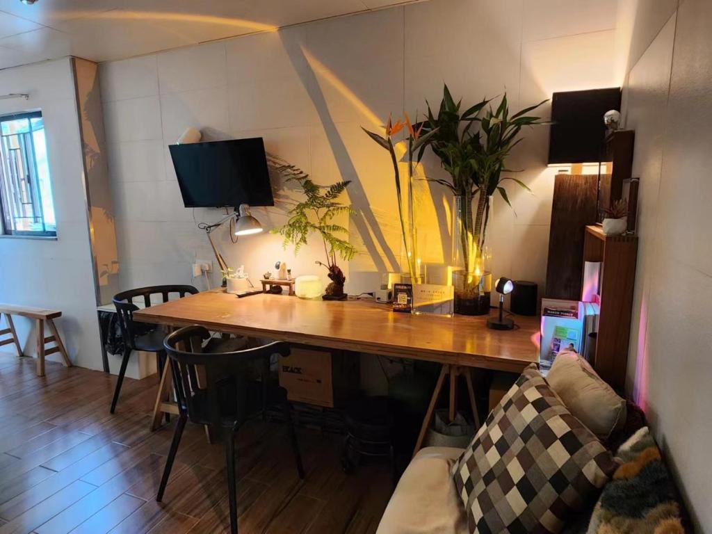 Televiisor ja/või meelelahutuskeskus majutusasutuses 香港金門賓館 KamMun Guest House