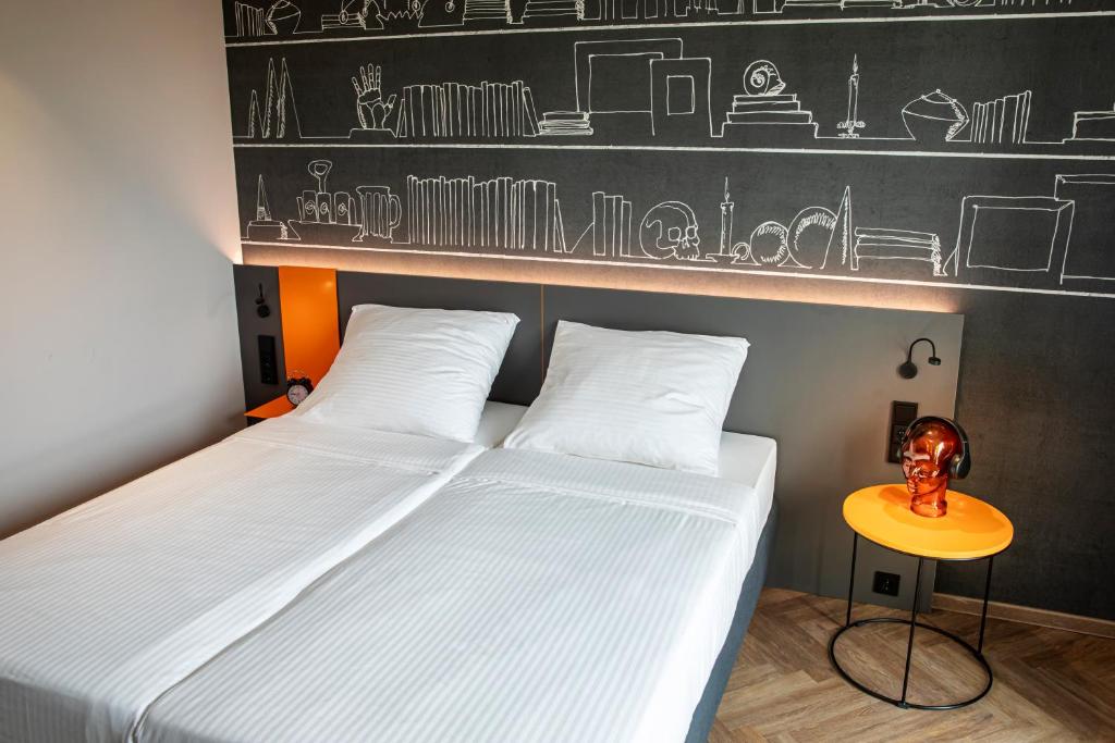 LOGINN Hotel Köln Airport - Resim 43