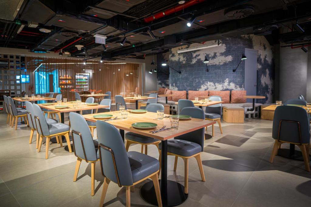 Restaurace v ubytování AUHotel -Zayed International Airport-Located in Transit Area -Onwards Boarding Pass Required