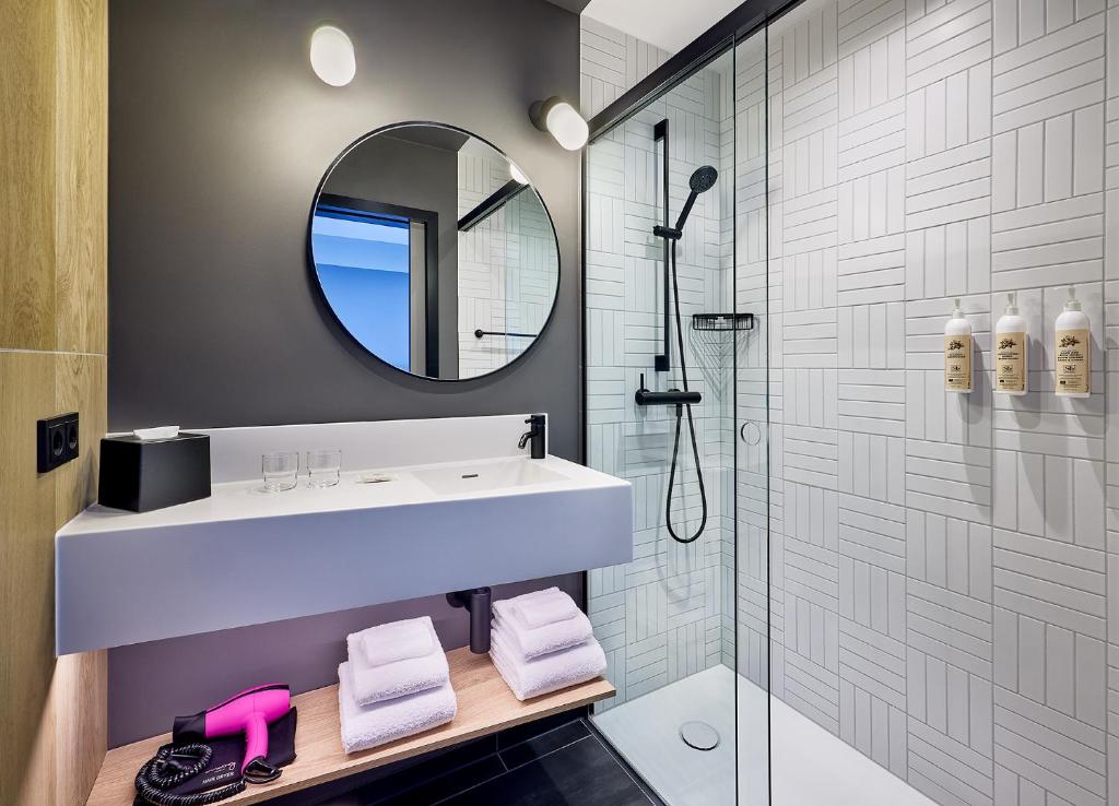 
Standard Queen Room - Airfield
