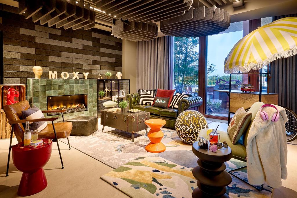 Moxy Luxembourg Airport - Resim 17