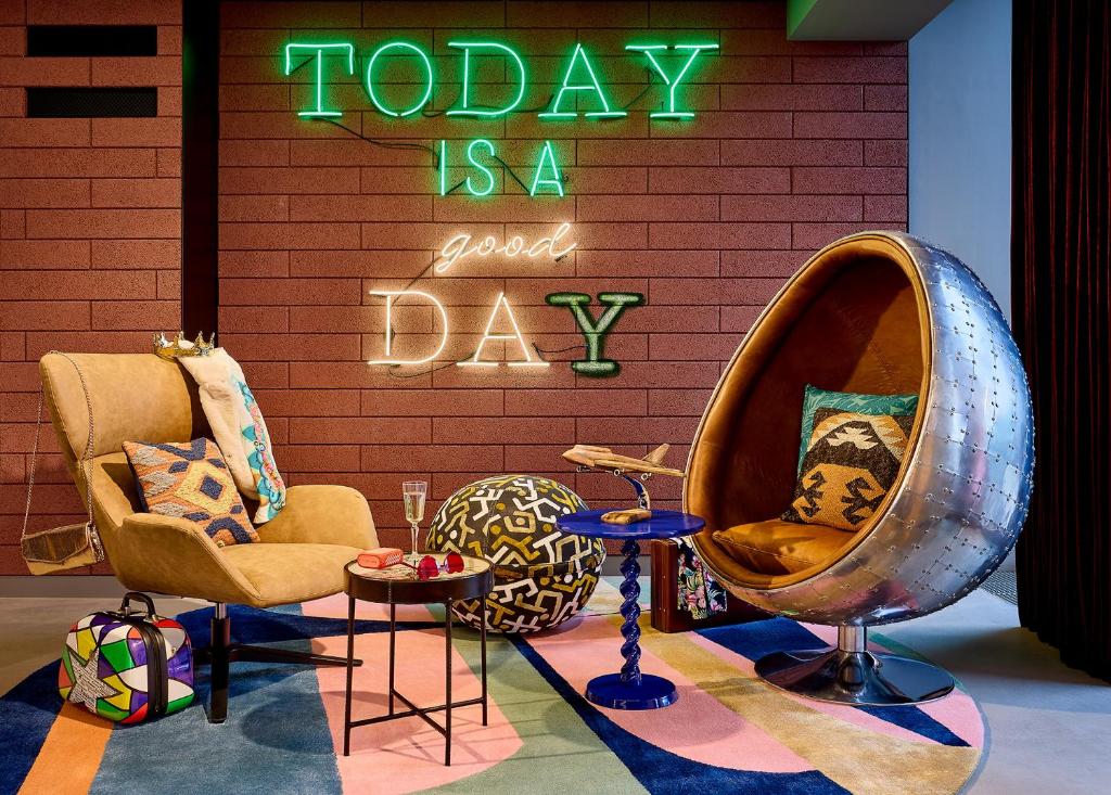 Moxy Luxembourg Airport - Resim 12