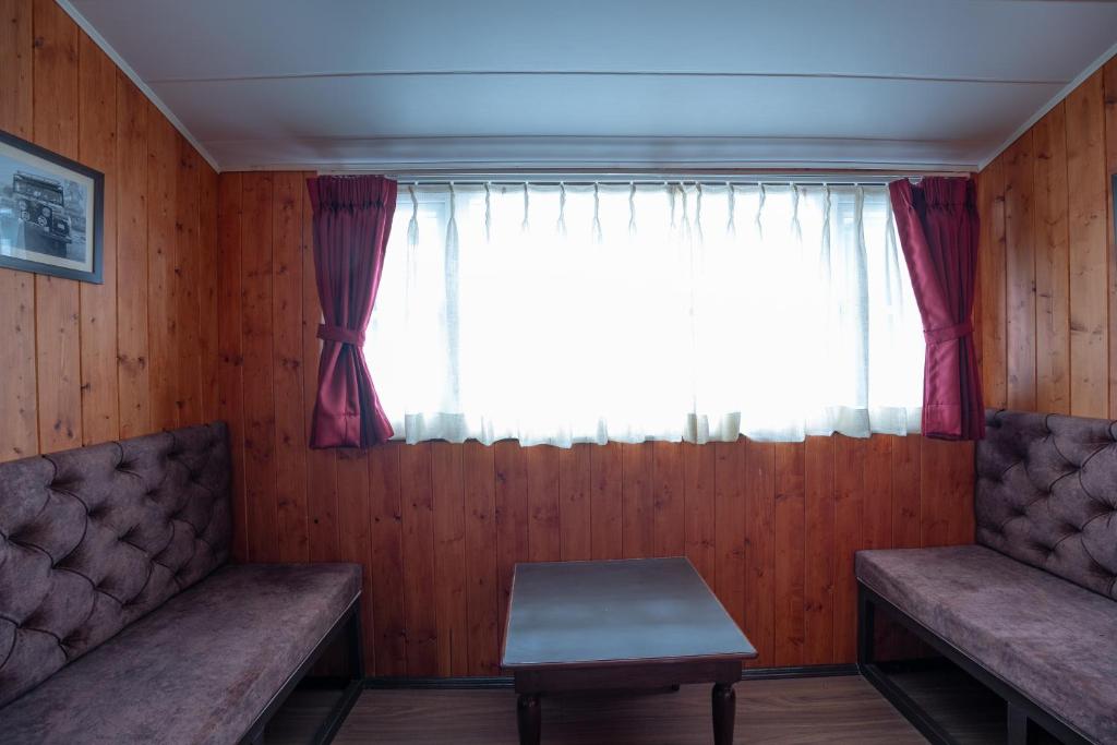 Posezení v ubytování Poshtel, Meghma , Sandakphu