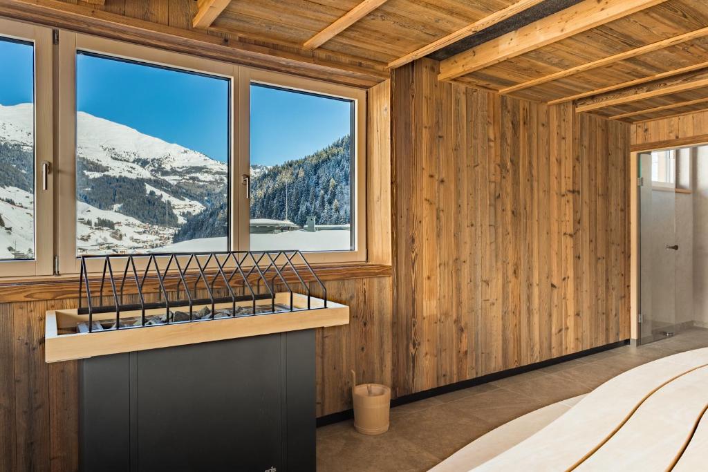 Nespecifikovaný výhled na hory nebo výhled na hory při pohledu z hotelu