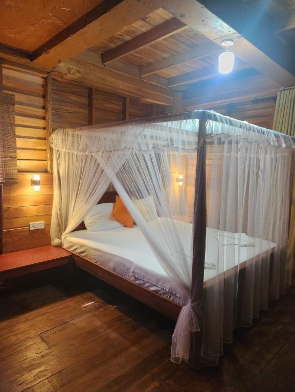 Postel nebo postele na pokoji v ubytování Wilpattu Tree House