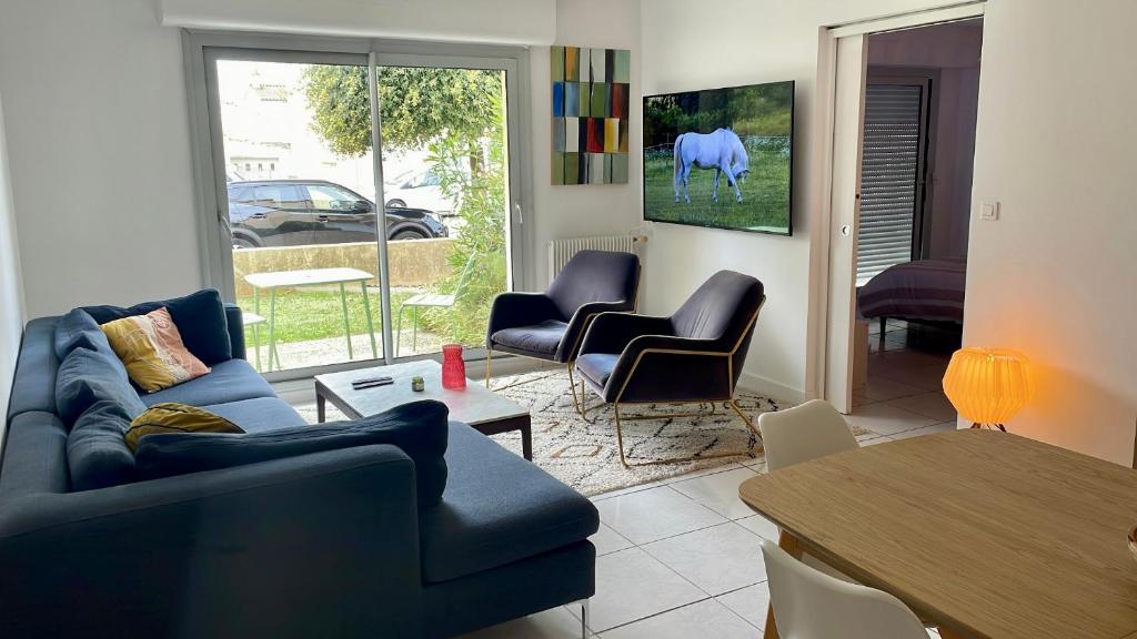 Ruang duduk di Appartement rénové 76m2 proche plage