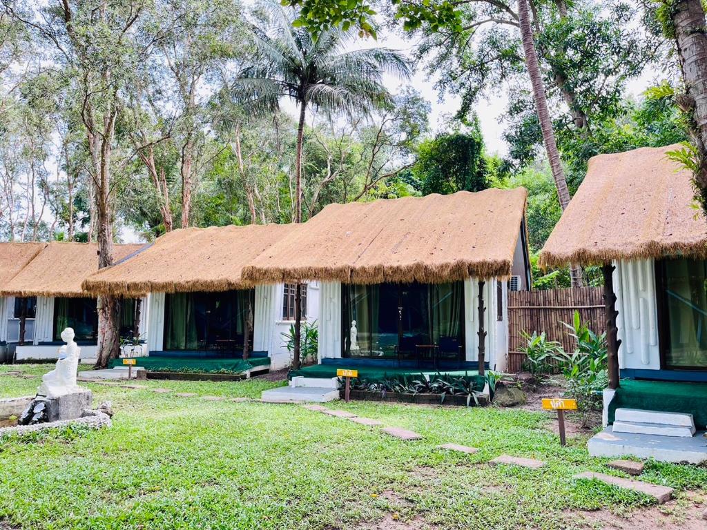 Zahrada ubytování Long Beach Club Krabi