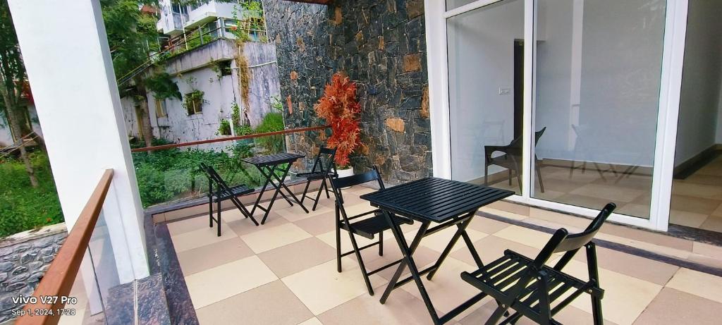Balkón nebo terasa v ubytování Raja Hill Resorts