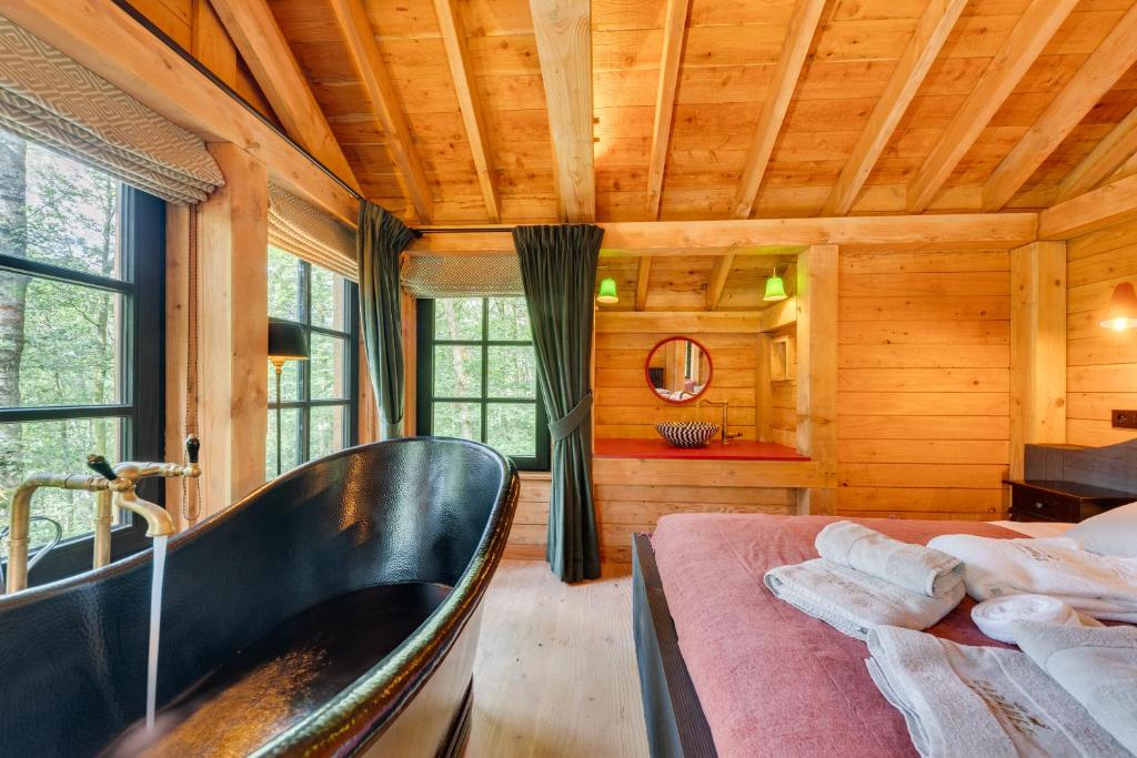 Postel nebo postele na pokoji v ubytování Les cabanes des Dolimarts