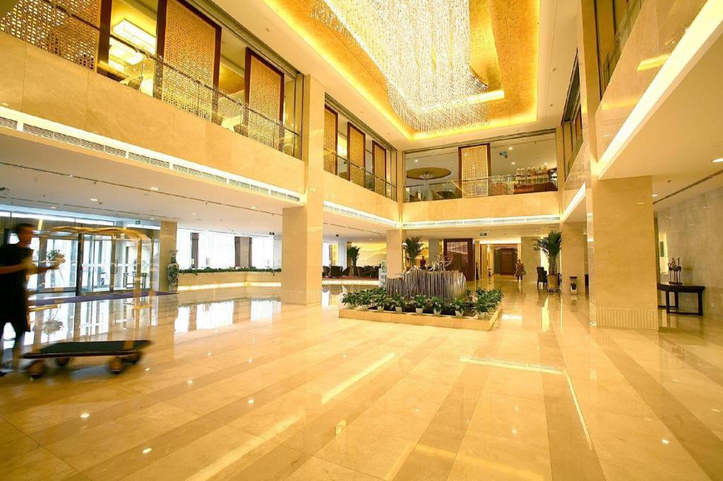 a large building with a large lobby with a large floor at Qingdao Blue Horizon Hotel Licang in Laoshan