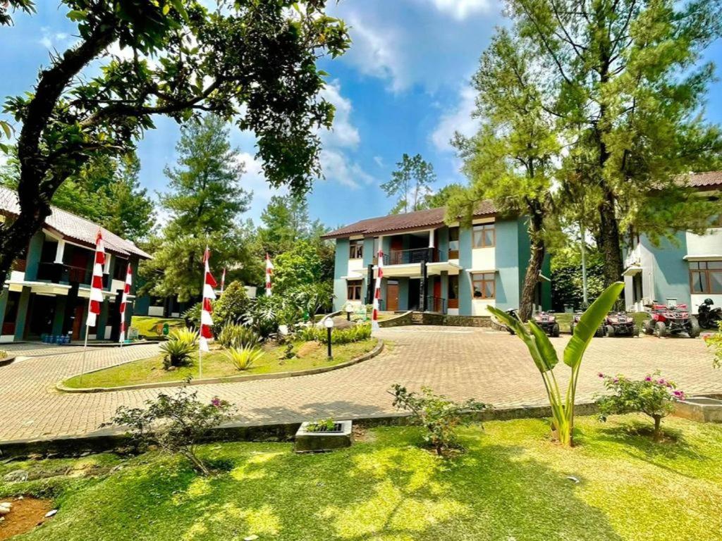 a resort with a courtyard and a building at Ole Suite Hotel and Cottage in Bogor