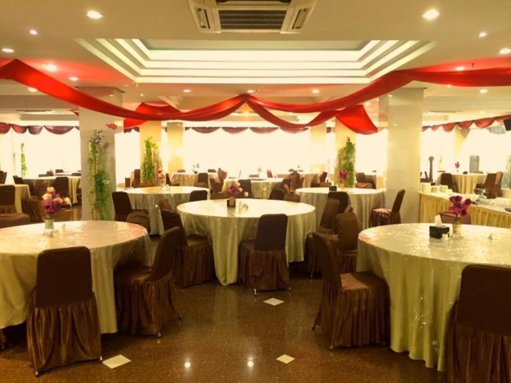Restaurace v ubytování Grand Hawaii Hotel Pekanbaru