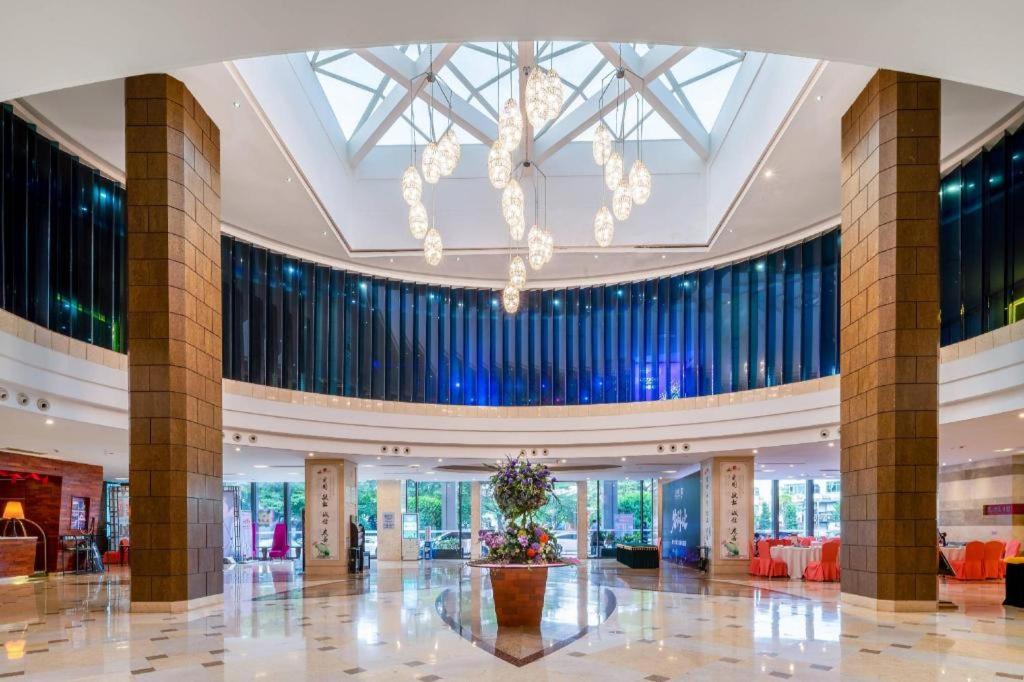 a large lobby with a chandelier in the middle at Chinflux Mandarin Hotel in Dongguan