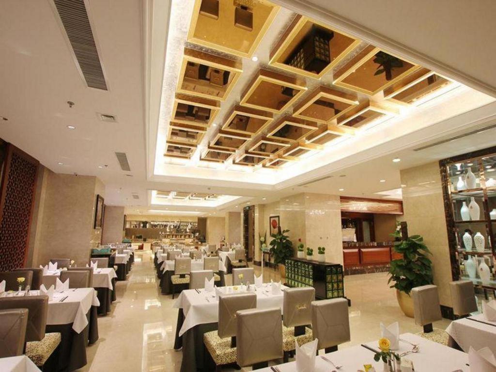 Restaurace v ubytování Dandong Xin An Dong Hotel