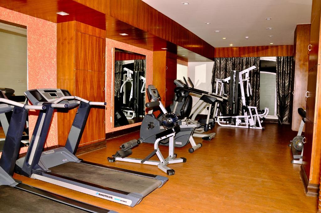 Fitness centrum a/nebo fitness zařízení v ubytování Pramod Convention & Club Resort