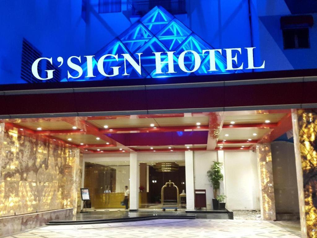 a sign on the front of a hotel at G'Sign Hotel Banjarmasin in Banjarmasin