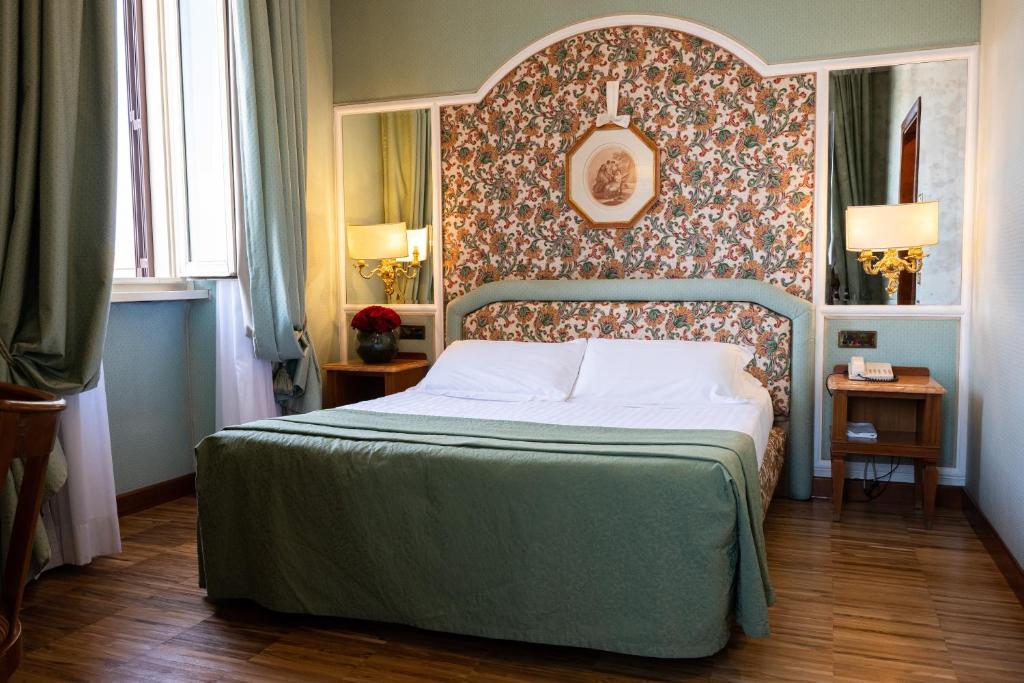 Postel nebo postele na pokoji v ubytování Hotel Mecenate Palace