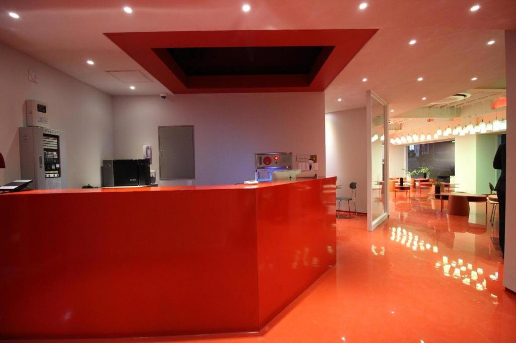 Bobo Hotel Hongdaeにあるテレビまたはエンターテインメントセンター
