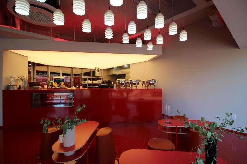 Bobo Hotel Hongdaeにあるレストランまたは飲食店