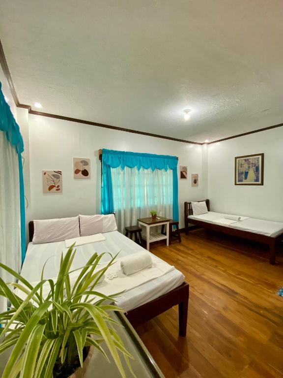 Postel nebo postele na pokoji v ubytování Jala Beach Resort