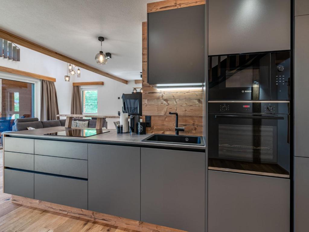 Kuchyň nebo kuchyňský kout v ubytování Apartment Kleiner Kessel by Interhome