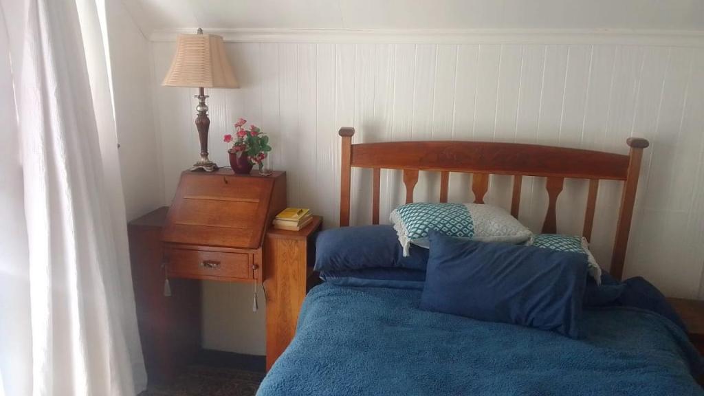 En eller flere senge i et værelse på The Olive Forest Garden Loft