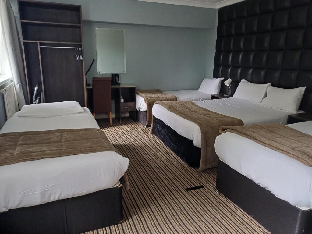 Kings Park Hotel - Family Room (5 Adults)