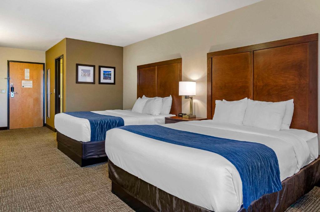 Postel nebo postele na pokoji v ubytování Comfort Inn Bozeman near University
