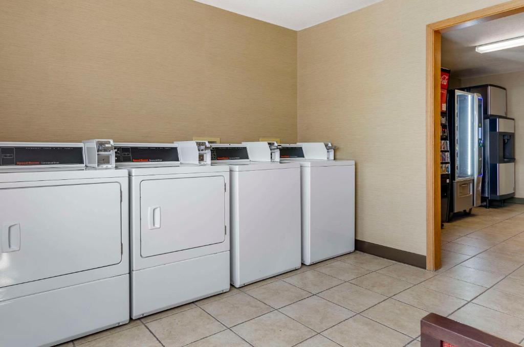 Kuchyň nebo kuchyňský kout v ubytování Comfort Inn Bozeman near University